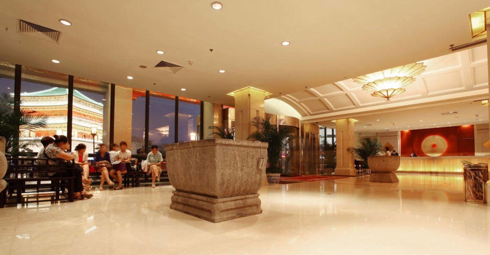 Ramada By Wyndham Xian Bell Tower Hotel Exterior foto