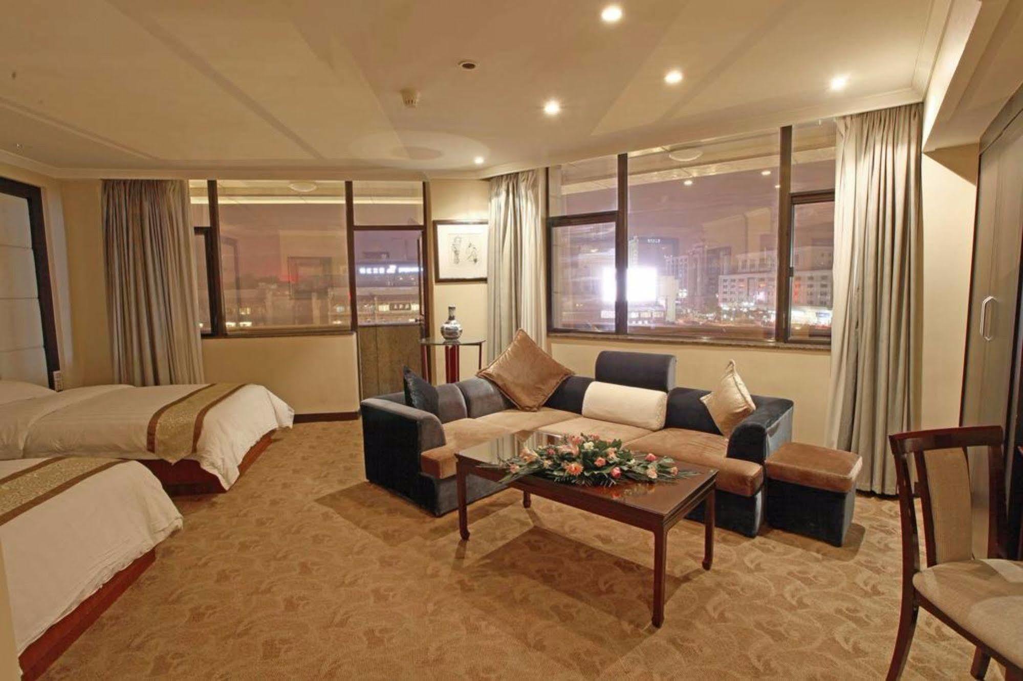 Ramada By Wyndham Xian Bell Tower Hotel Exterior foto
